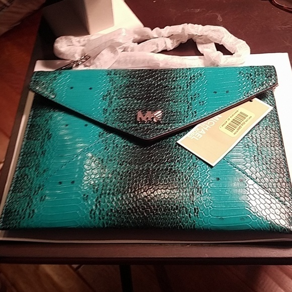 Michael Kors embossed Leather‎ Envelope clutch - Picture 1 of 5